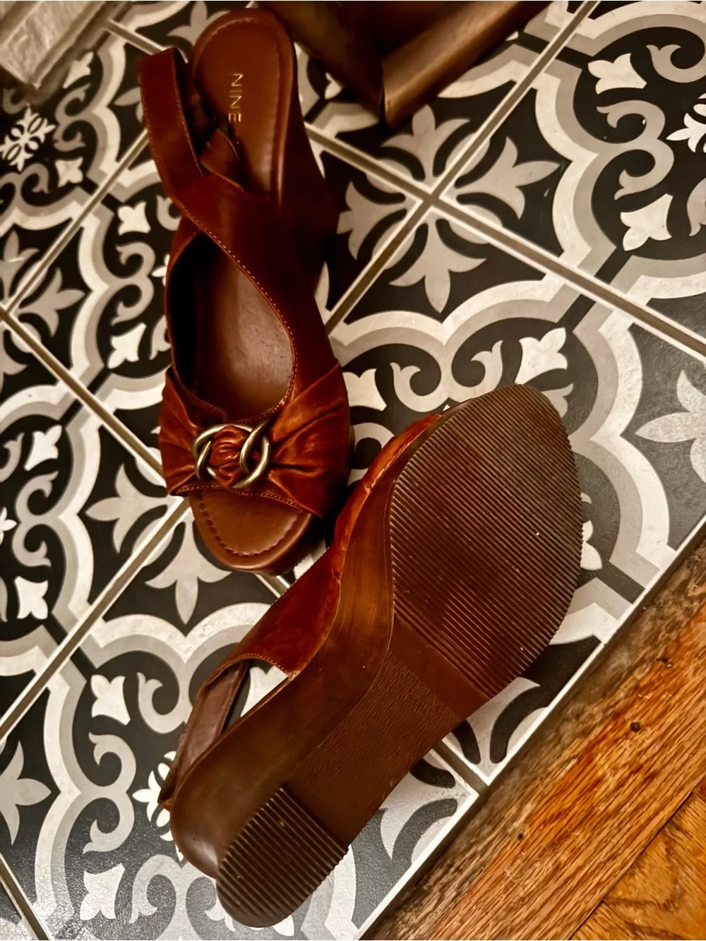 Nine West O-Marigold wedge size 8